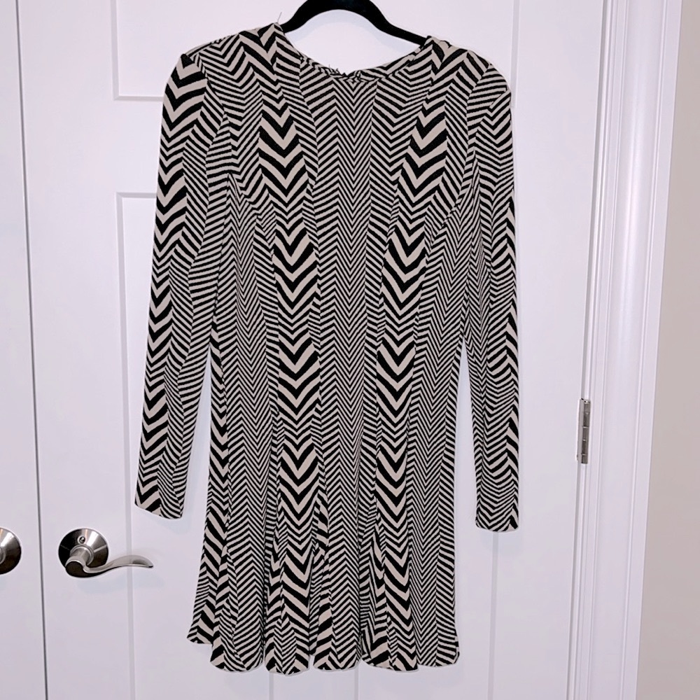 Nicole Miller Artelier Chevron Printed Long Sleeve Fit & Flare Dress - Picture 2 of 6